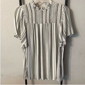 NWT Staccato Sage/Ivory Smocked Front Top Size Small